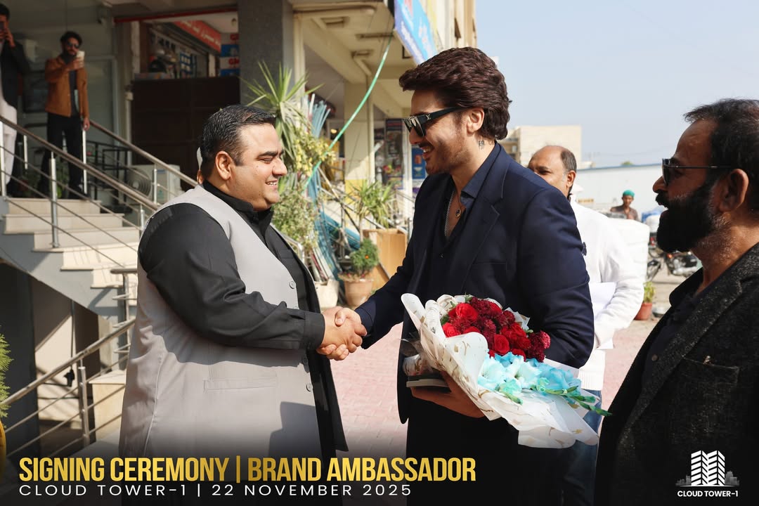 We warmly welcome @khanahsanofficial to the Head Office of @cloudservicespk Our CEO @atifmustafa (1)