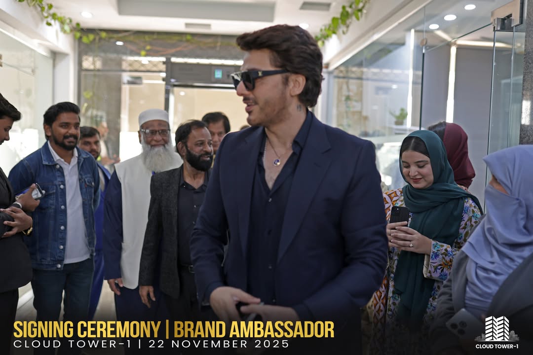 We warmly welcome @khanahsanofficial to the Head Office of @cloudservicespk Our CEO @atifmustafa (6)