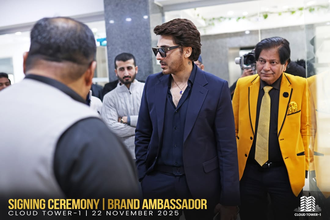 We warmly welcome @khanahsanofficial to the Head Office of @cloudservicespk Our CEO @atifmustafa (7)